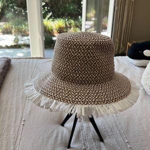 Eric Javits Squishee bucket hat color cream